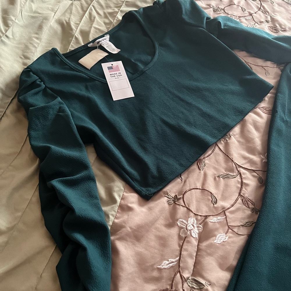 Two-piece Hunter, green crop top pants set